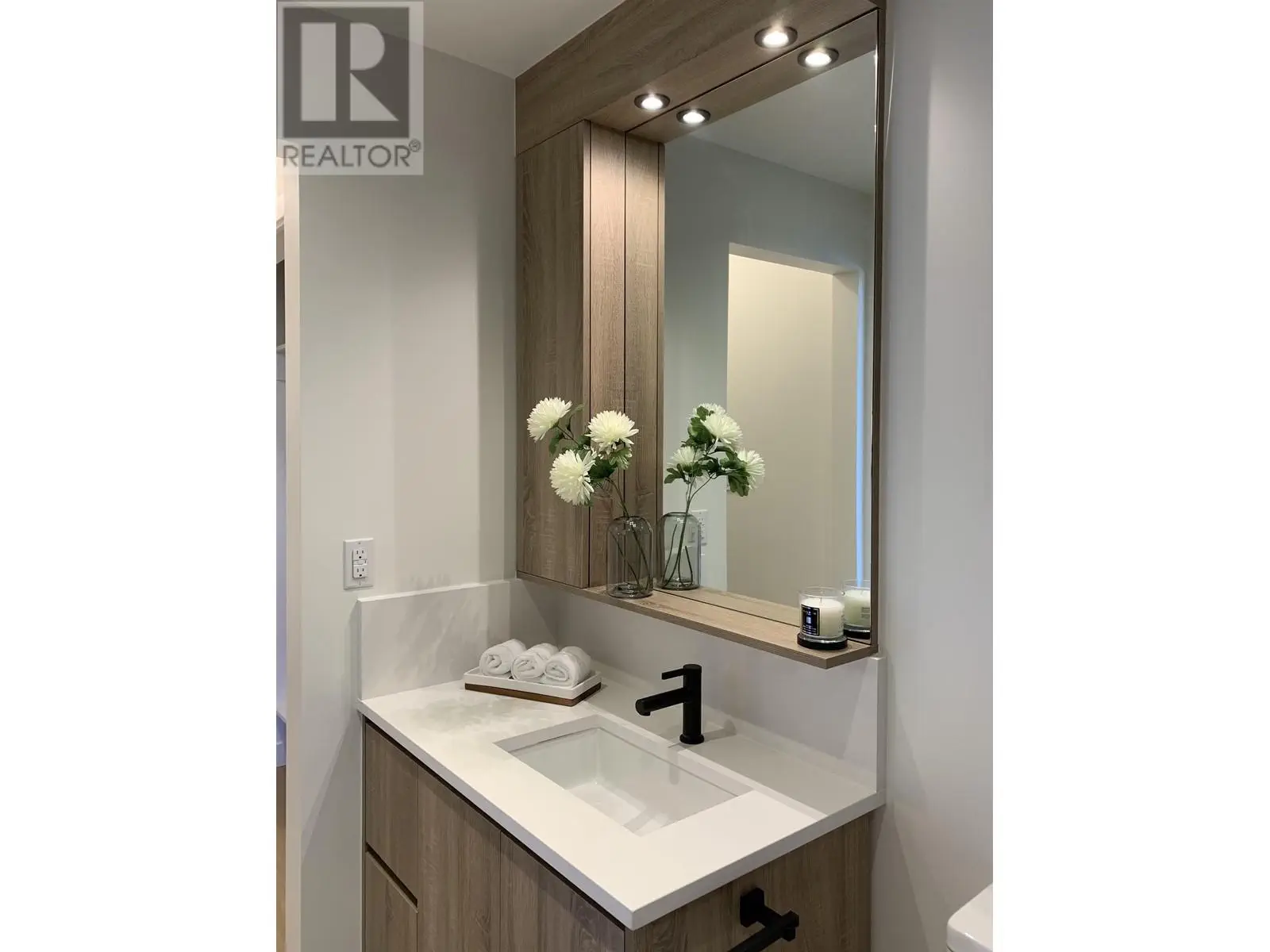 414 599 Dansey Avenue, Coquitlam, British Columbia  V3J 5S4 - Photo 5 - R2853269