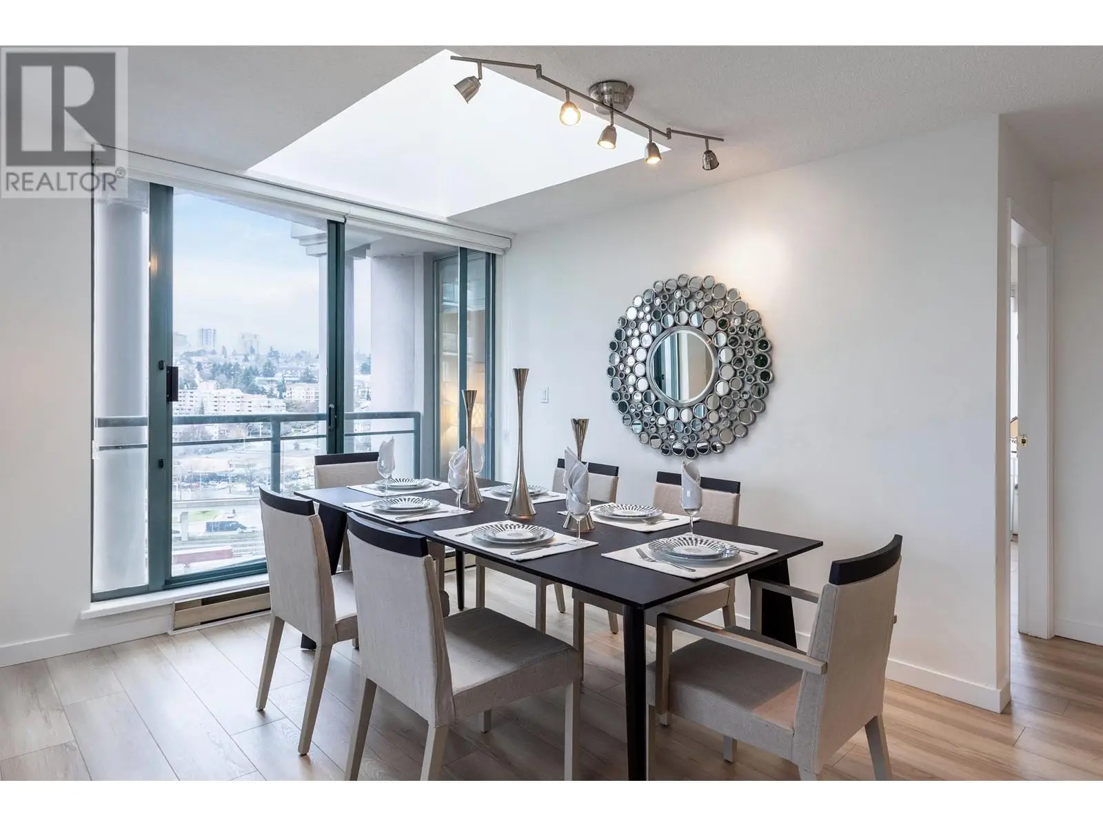 1407 8 Laguna Court, New Westminster, British Columbia  V3M 6M6 - Photo 2 - R2953607