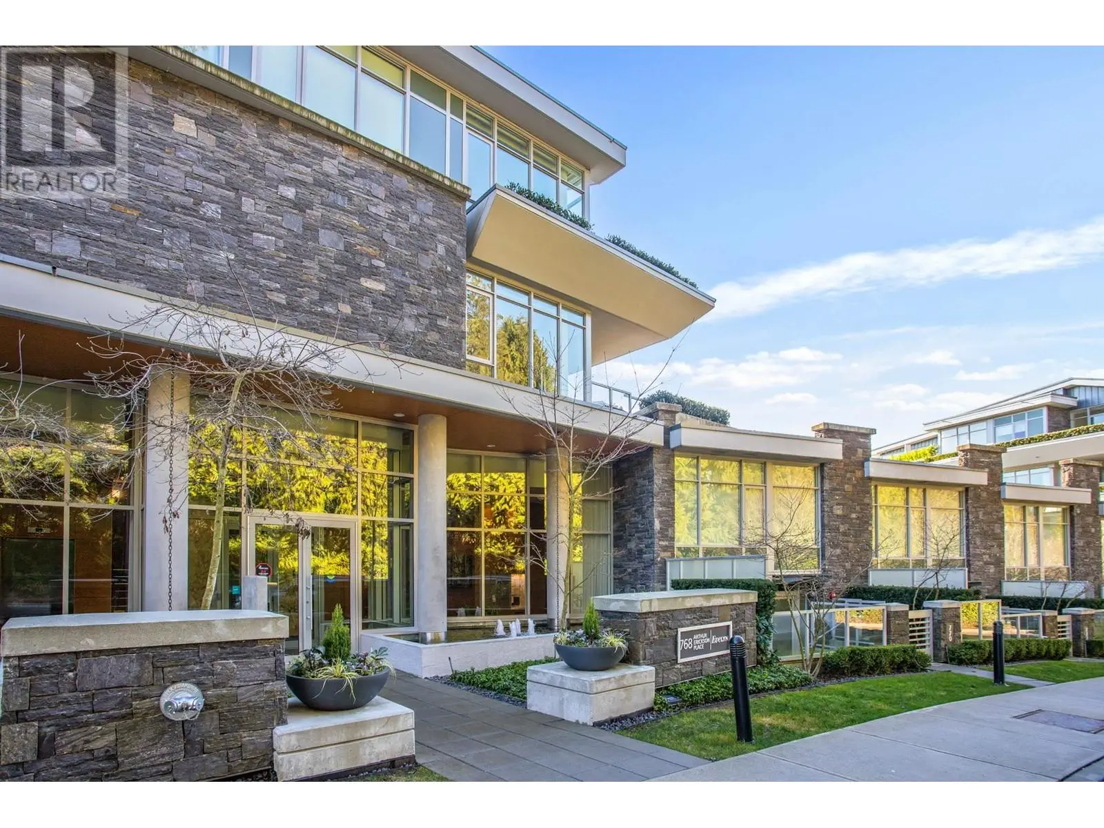 503 768 Arthur Erickson Place, West Vancouver, British Columbia  V7T 0B6 - Photo 1 - R2962633