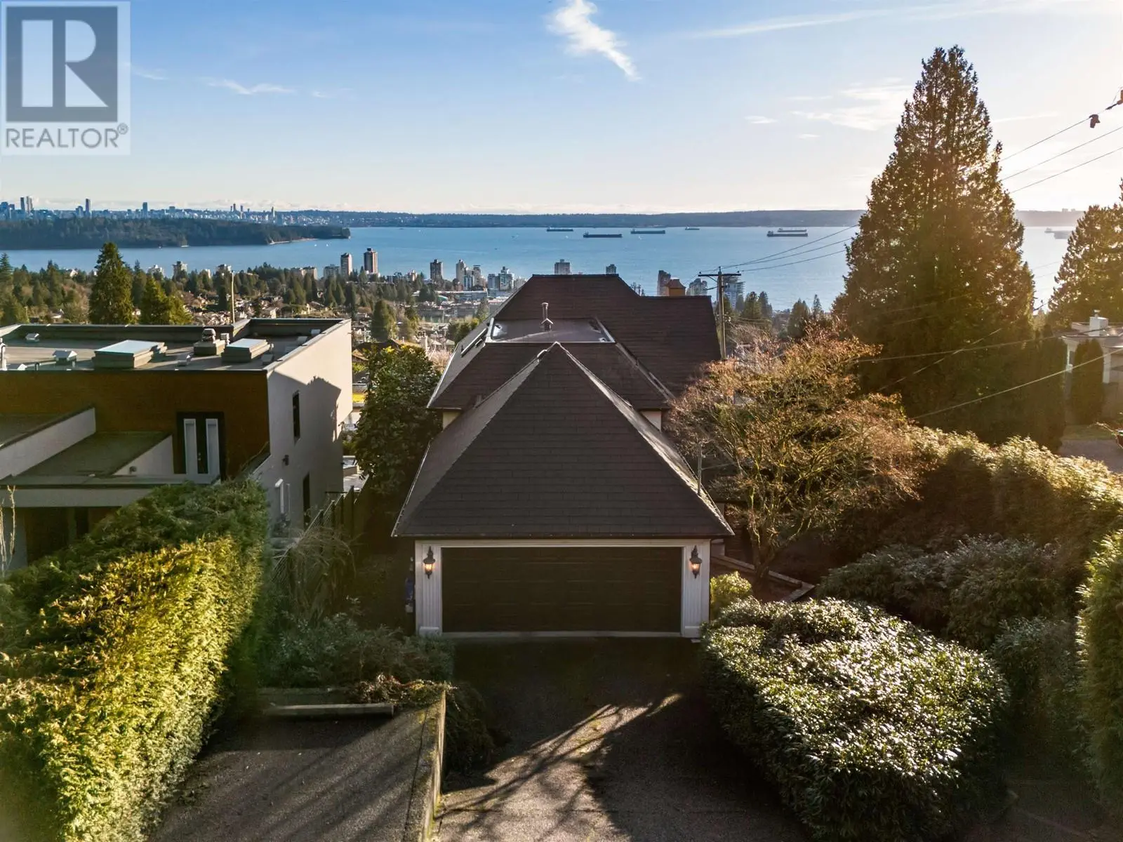 2198 Rosebery Avenue, West Vancouver, British Columbia  V7V 2Z7 - Photo 2 - R2962636