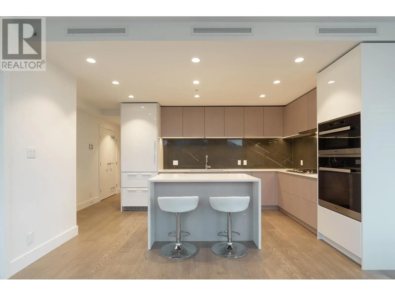 606 1675 Lions Gate Lane, North Vancouver, British Columbia  V7P 3B4 - Photo 10 - R2969026