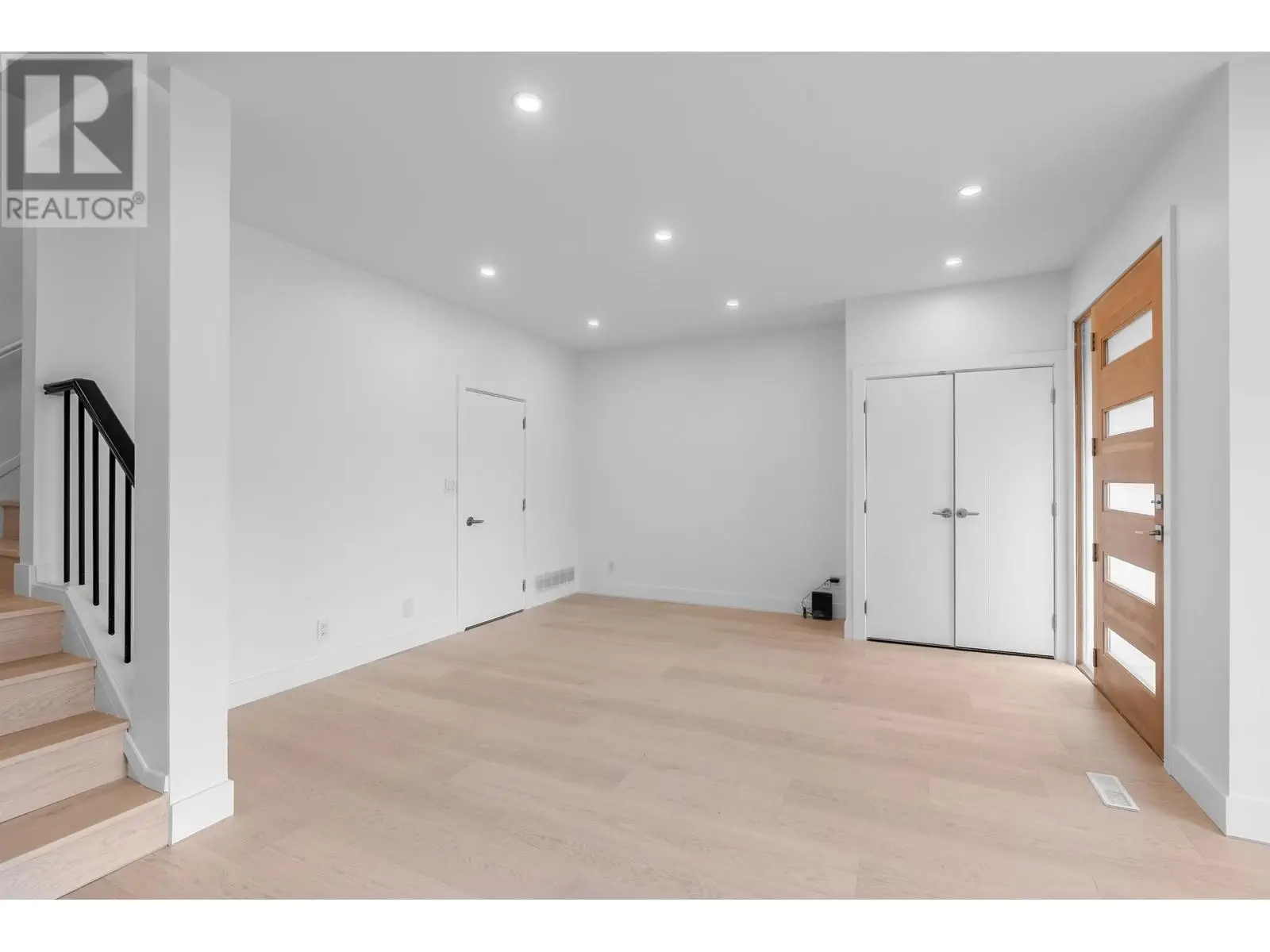 552 W 25th Street, North Vancouver, British Columbia  V7N 2G3 - Photo 6 - R2983450