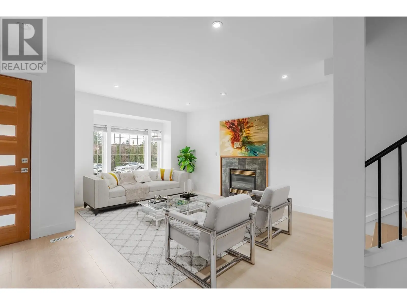 552 W 25th Street, North Vancouver, British Columbia  V7N 2G3 - Photo 5 - R2983450