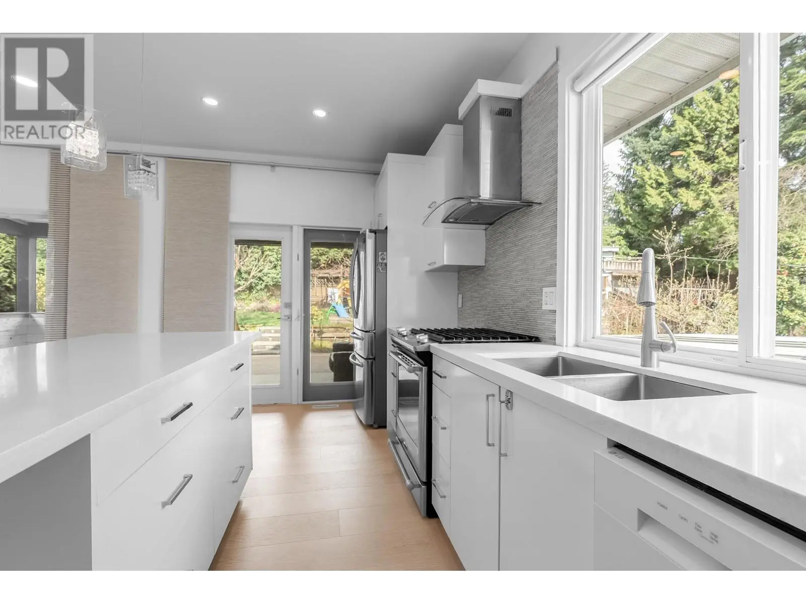 552 W 25th Street, North Vancouver, British Columbia  V7N 2G3 - Photo 15 - R2983450