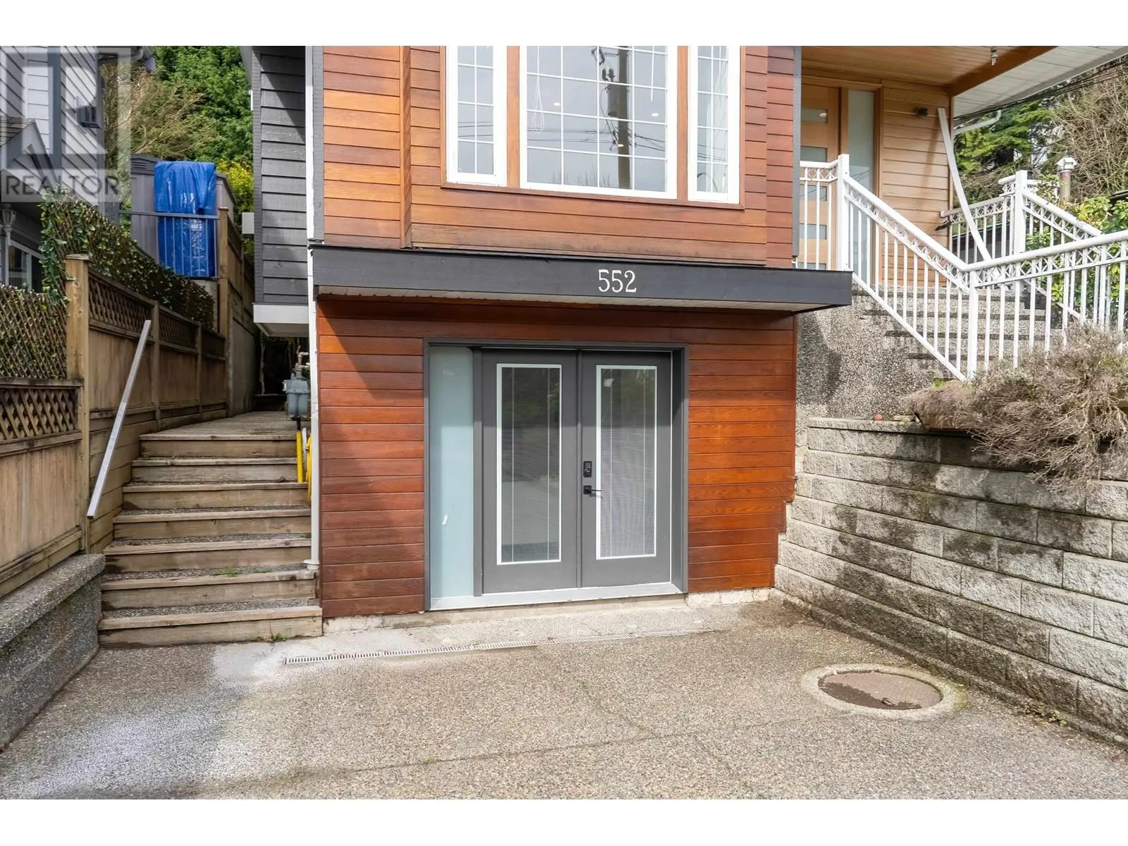 552 W 25th Street, North Vancouver, British Columbia  V7N 2G3 - Photo 32 - R2983450