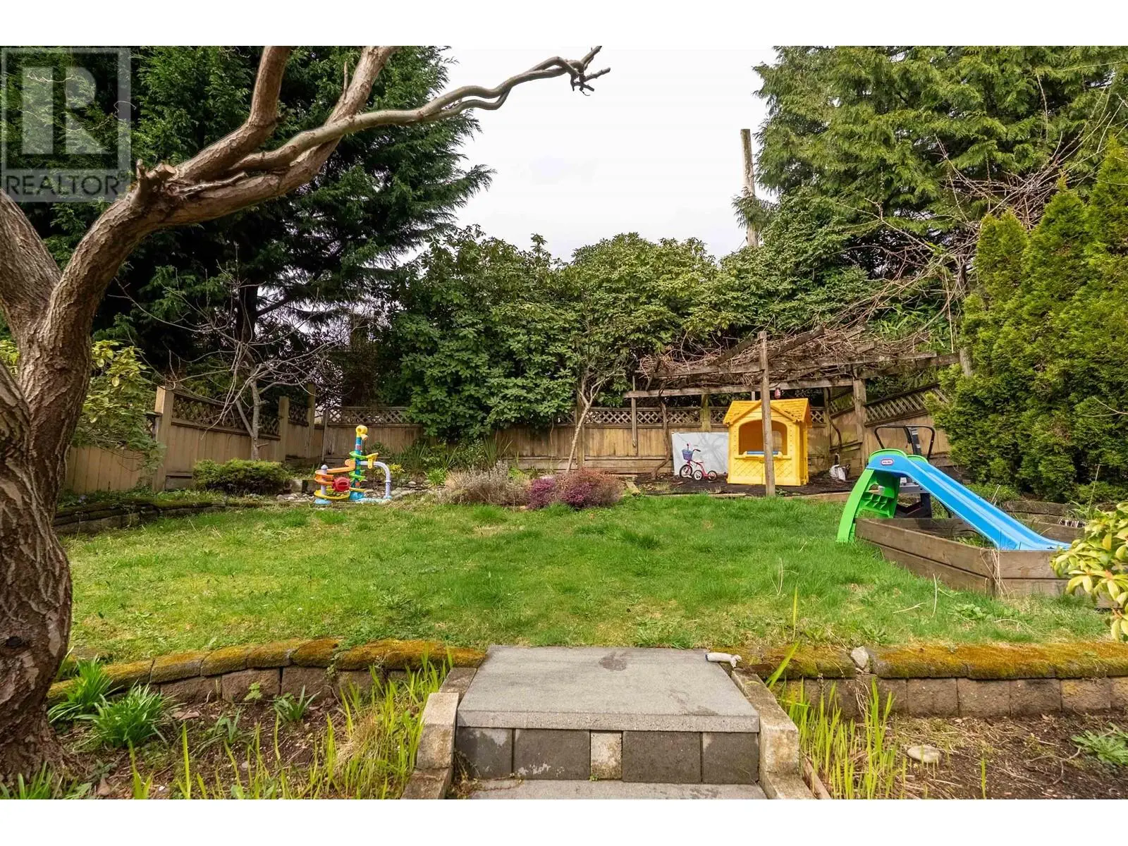 552 W 25th Street, North Vancouver, British Columbia  V7N 2G3 - Photo 20 - R2983450