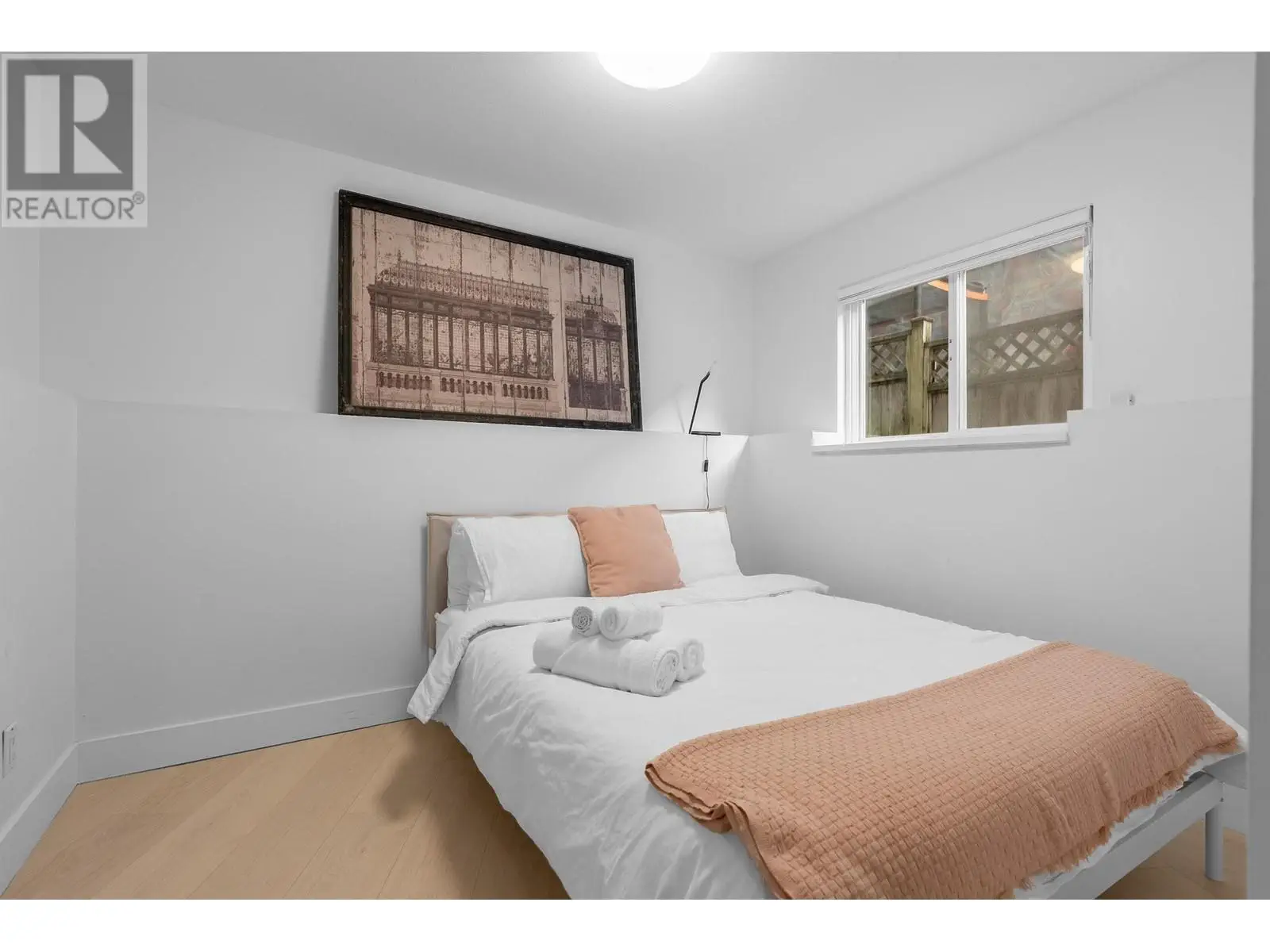 552 W 25th Street, North Vancouver, British Columbia  V7N 2G3 - Photo 38 - R2983450
