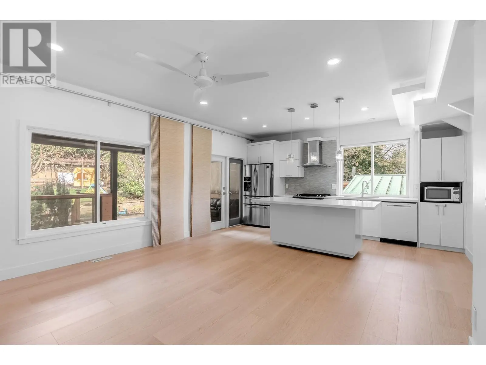 552 W 25th Street, North Vancouver, British Columbia  V7N 2G3 - Photo 13 - R2983450