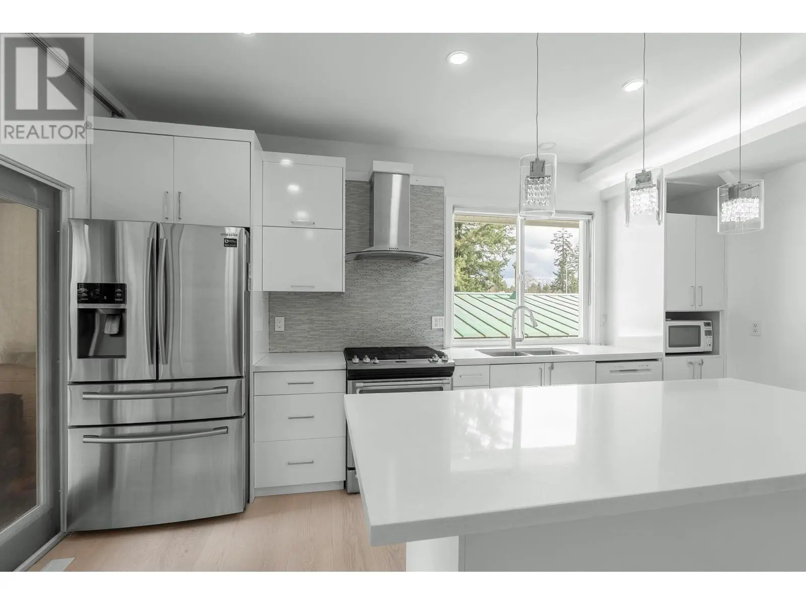 552 W 25th Street, North Vancouver, British Columbia  V7N 2G3 - Photo 14 - R2983450