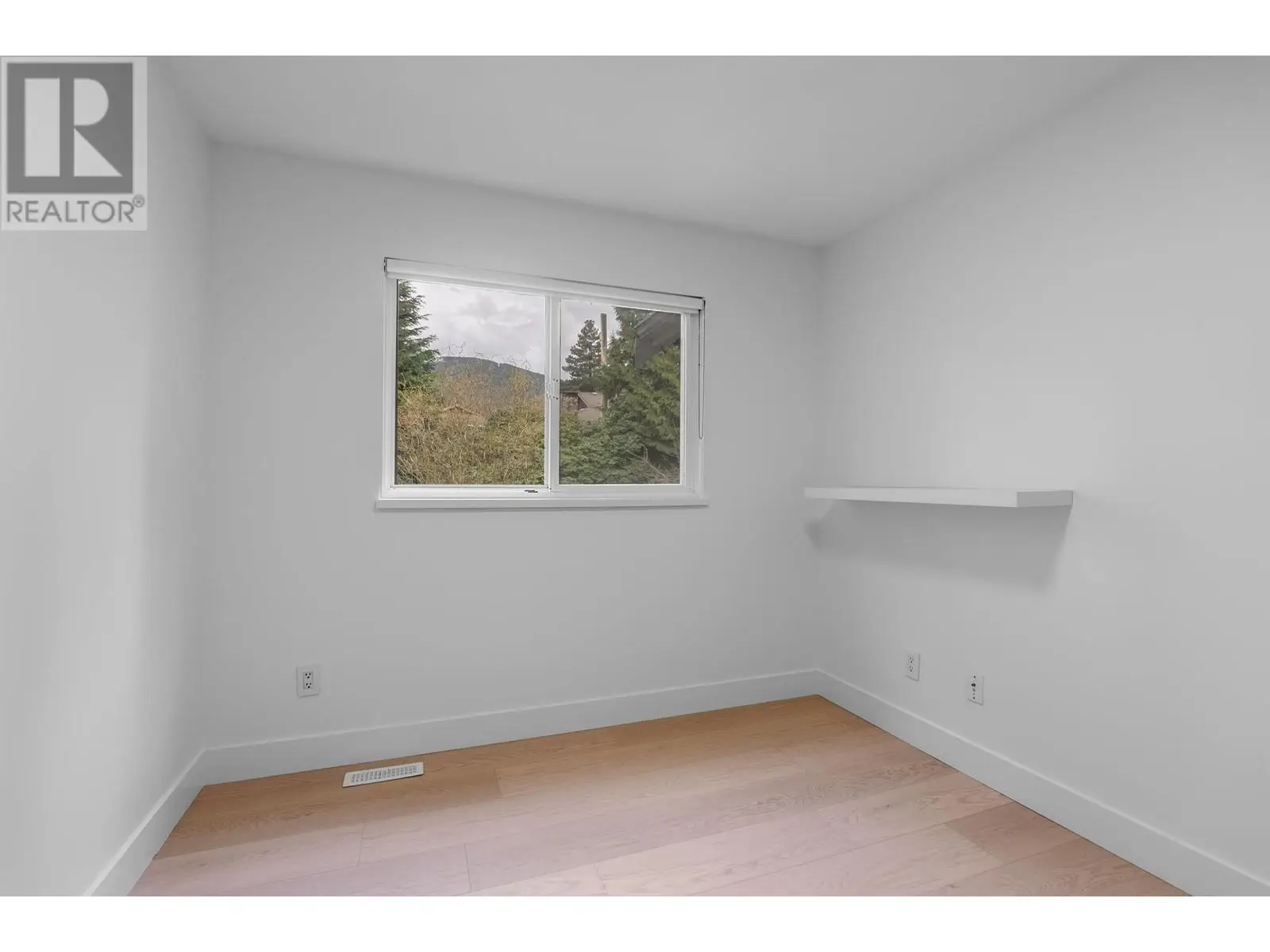 552 W 25th Street, North Vancouver, British Columbia  V7N 2G3 - Photo 31 - R2983450