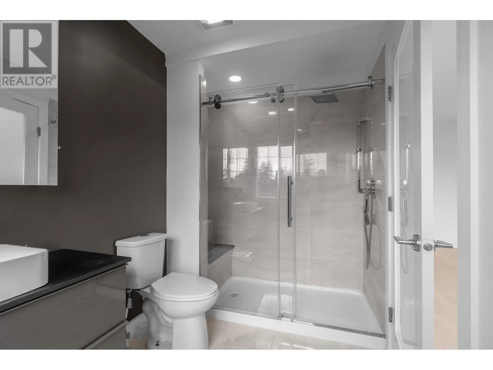 552 W 25th Street, North Vancouver, British Columbia  V7N 2G3 - Photo 26 - R2983450