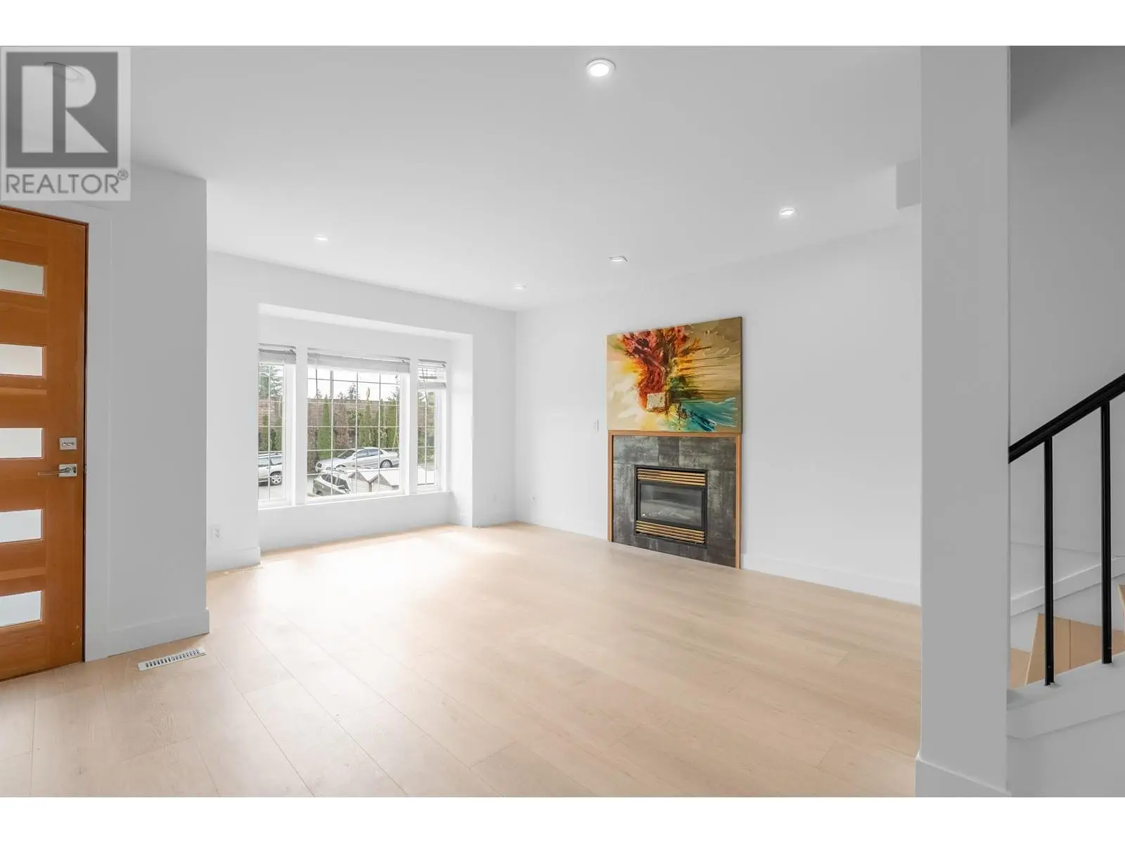 552 W 25th Street, North Vancouver, British Columbia  V7N 2G3 - Photo 4 - R2983450