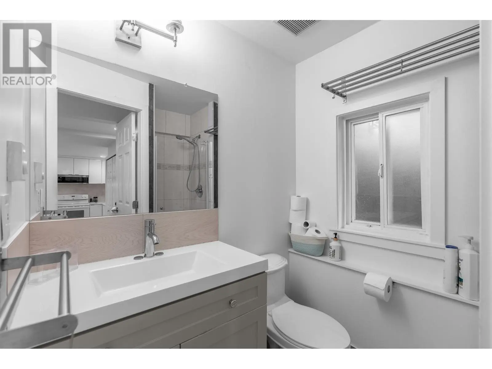 552 W 25th Street, North Vancouver, British Columbia  V7N 2G3 - Photo 36 - R2983450