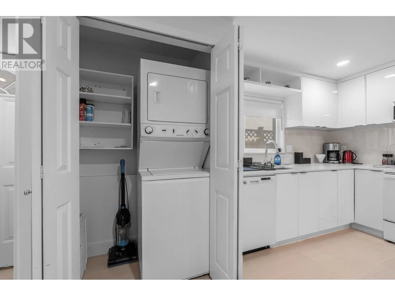 552 W 25th Street, North Vancouver, British Columbia  V7N 2G3 - Photo 37 - R2983450