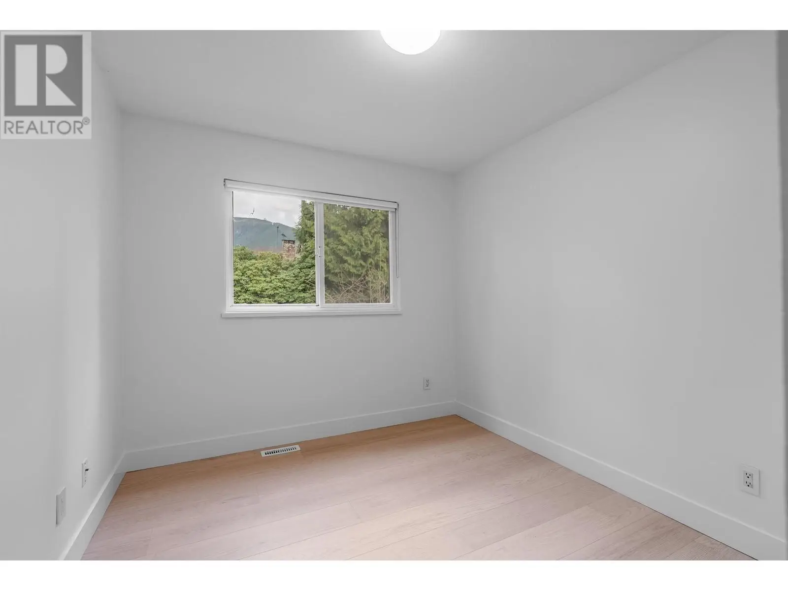 552 W 25th Street, North Vancouver, British Columbia  V7N 2G3 - Photo 27 - R2983450