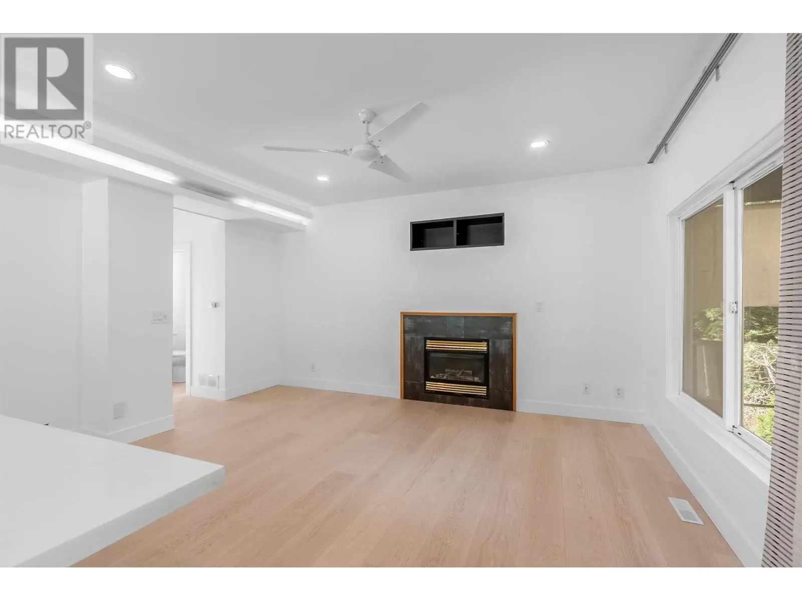 552 W 25th Street, North Vancouver, British Columbia  V7N 2G3 - Photo 10 - R2983450