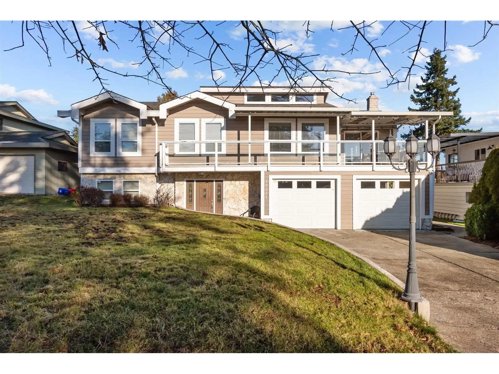 15531 Roper Avenue, White Rock, British Columbia  V4B 2G4 - Photo 1 - R2951728
