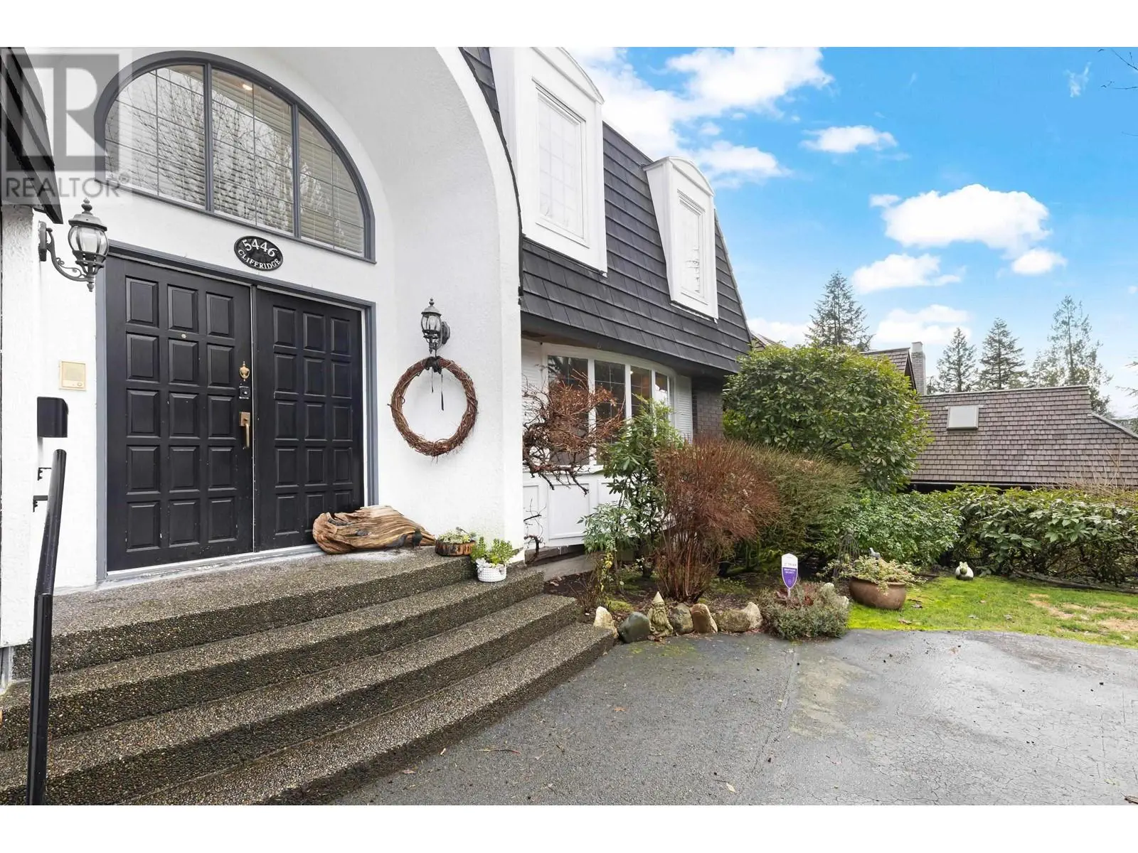 5446 Cliffridge Avenue, North Vancouver, British Columbia  V7R 4M4 - Photo 1 - R2986887