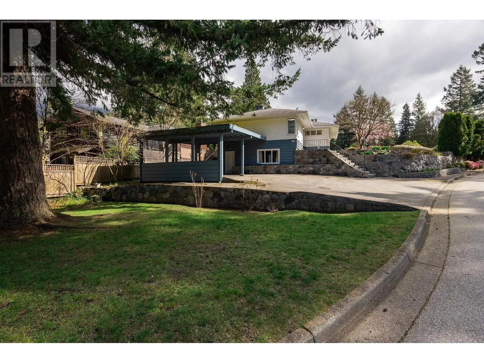 4143 Virginia Crescent, North Vancouver, British Columbia  V7R 3Z7 - Photo 12 - R2986923