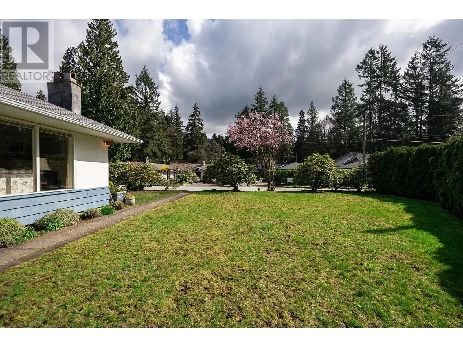 4143 Virginia Crescent, North Vancouver, British Columbia  V7R 3Z7 - Photo 8 - R2986923