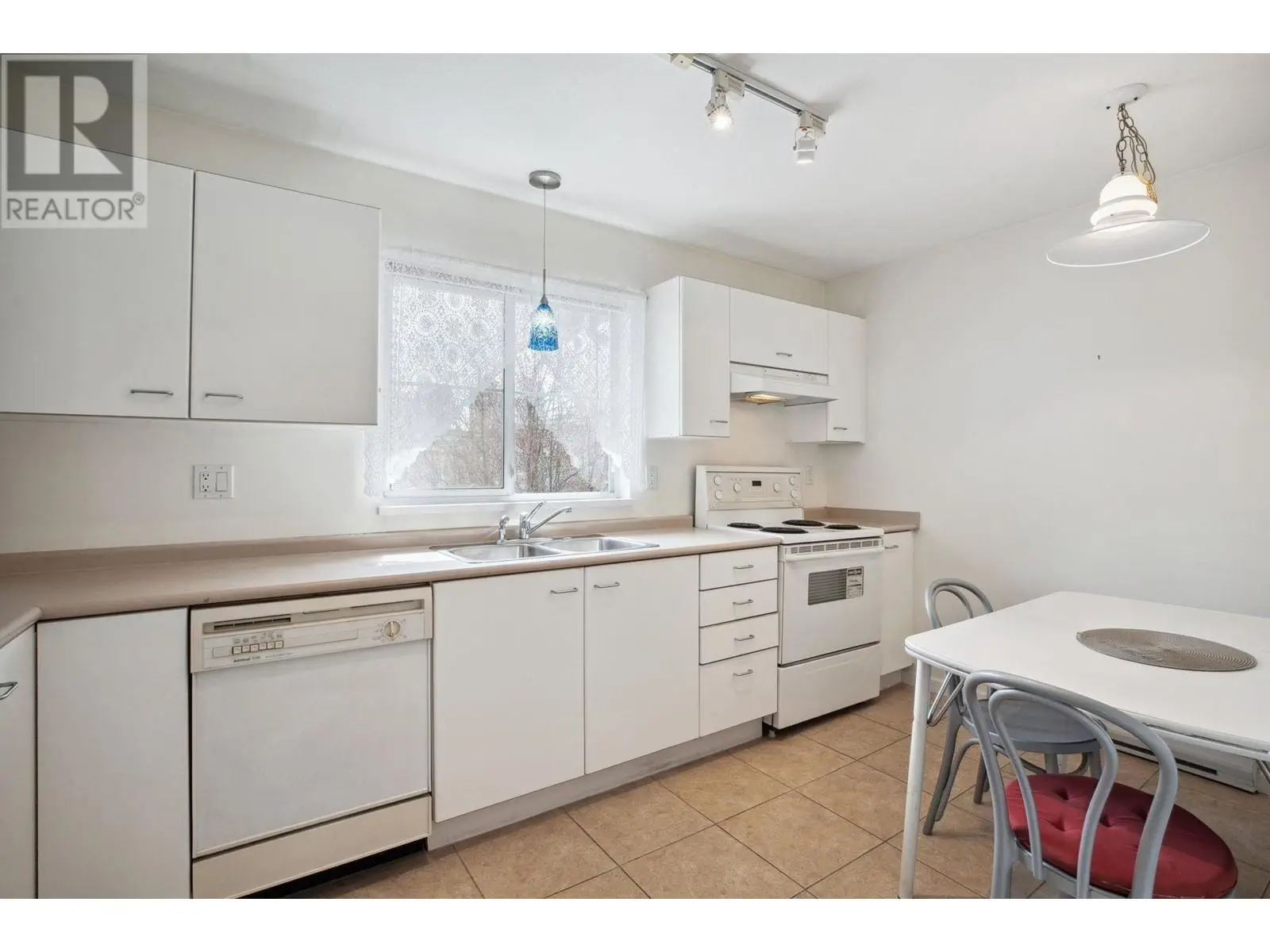 426 1252 Town Centre Boulevard, Coquitlam, British Columbia  V3B 7R7 - Photo 2 - R2989618