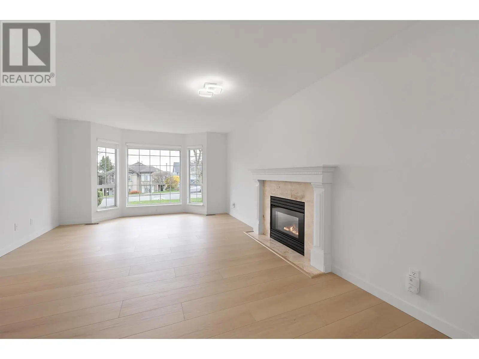 318 E 6th Street, North Vancouver, British Columbia  V7L 1P6 - Photo 5 - R2986178