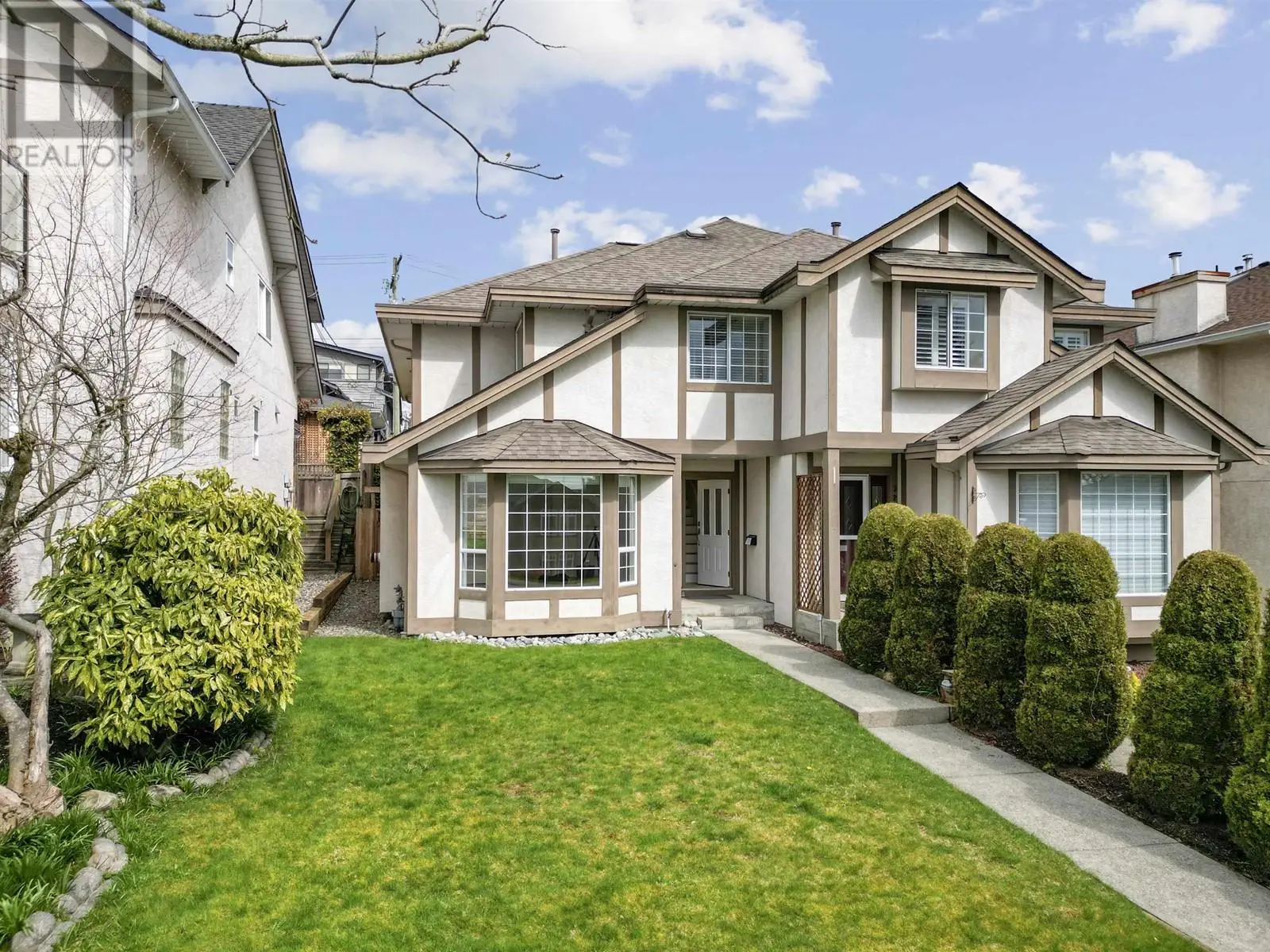 318 E 6th Street, North Vancouver, British Columbia  V7L 1P6 - Photo 1 - R2986178